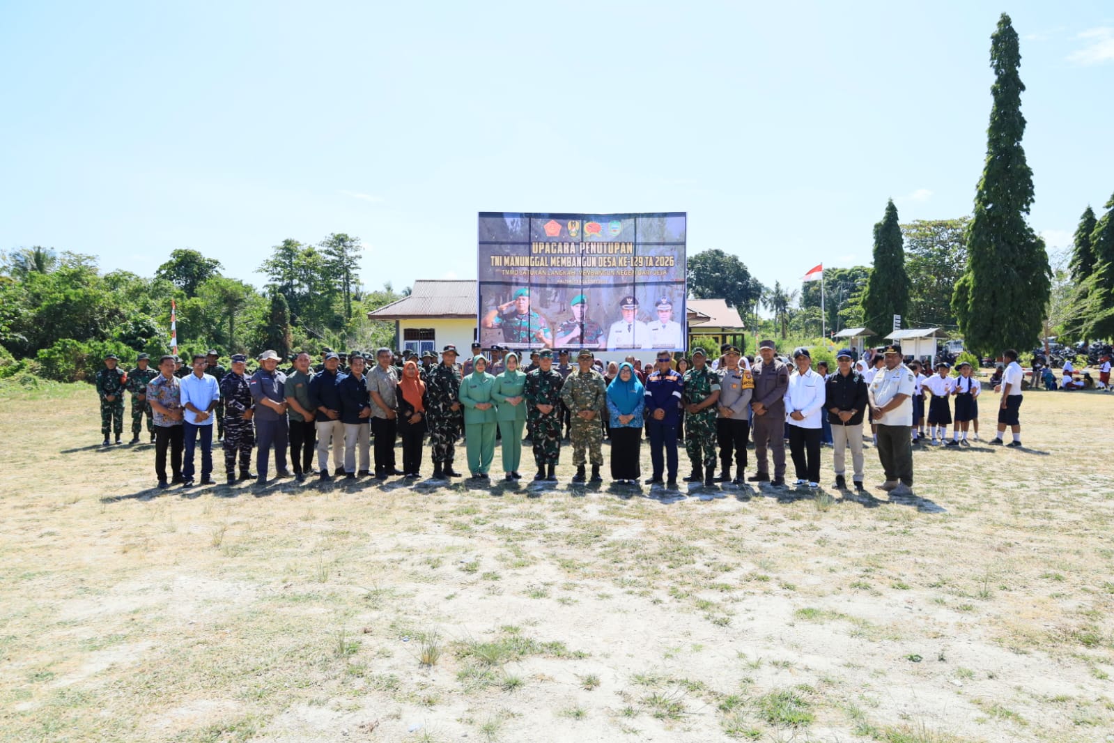 Resmi Ditutup! TMMD ke-129 Kodim 1505/Tidore Hadirkan Perubahan Nyata bagi Masyarakat Resmi Ditutup! TMMD ke-129 Kodim 1505/Tidore Hadirkan Perubahan Nyata bagi Masyarakat