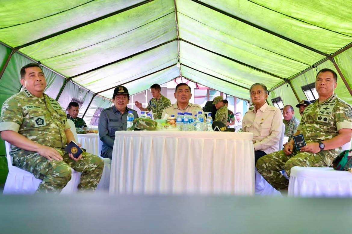 Wapang TNI Pastikan Kehadiran TNI Bantu Masyarakat Terdampak Bencana di NTT Wapang TNI Pastikan Kehadiran TNI Bantu Masyarakat Terdampak Bencana di NTT