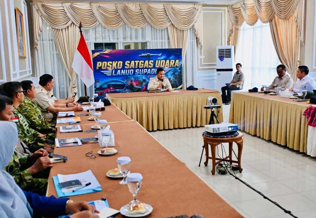 Panglima TNI Dampingi Presiden RI Tinjau Penanganan Karhutla di Kalimantan Barat