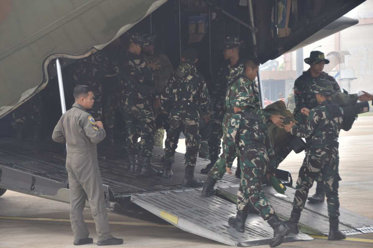 TNI Kerahkan Tiga Batalyon Teritorial Pembangunan Perkuat Penanganan Karhutla di Kalbar TNI Kerahkan Tiga Batalyon Teritorial Pembangunan Perkuat Penanganan Karhutla di Kalbar