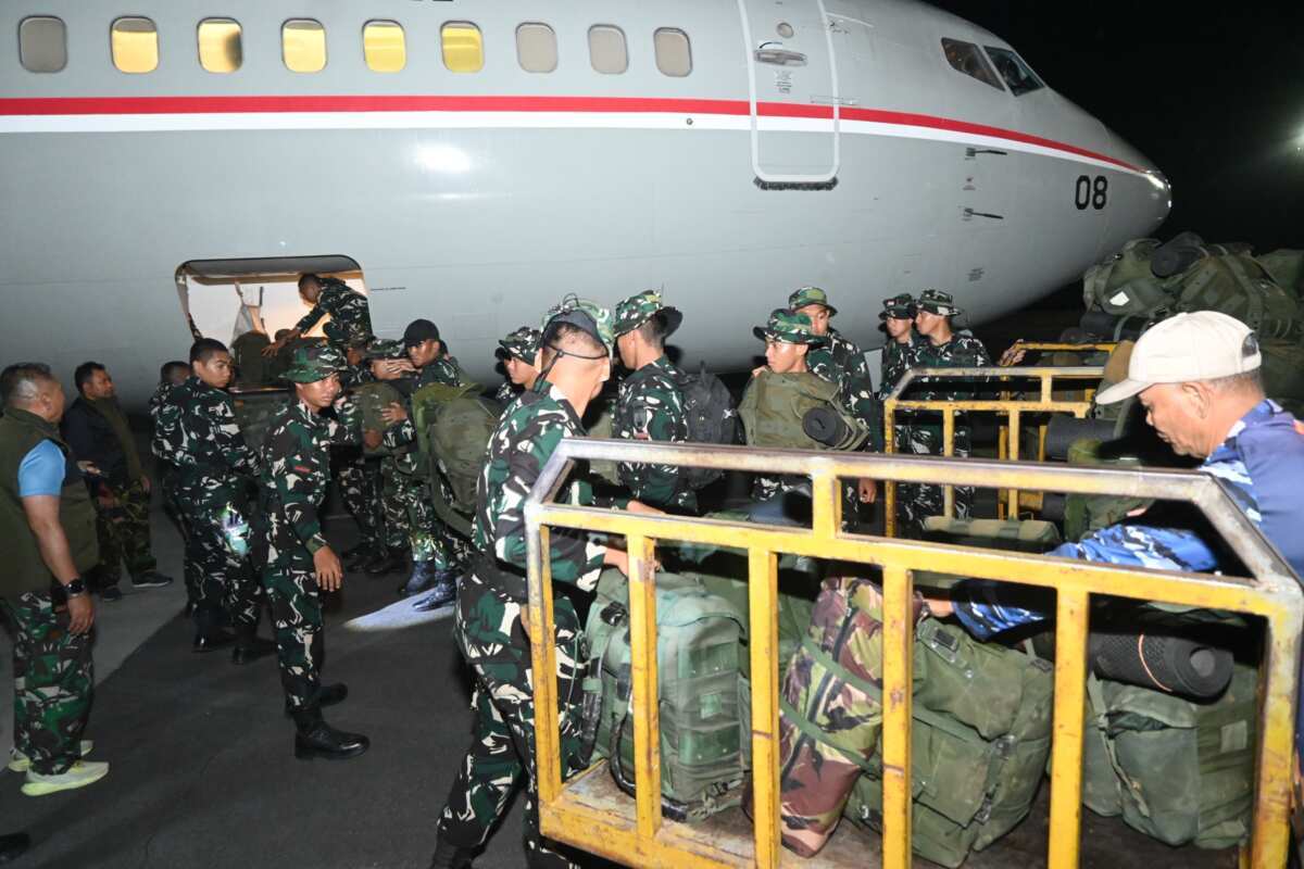 TNI Kembali Kirim Pasukan Tambahan Bantu Karhutla di Kalimantan Barat TNI Kembali Kirim Pasukan Tambahan Bantu Karhutla di Kalimantan Barat