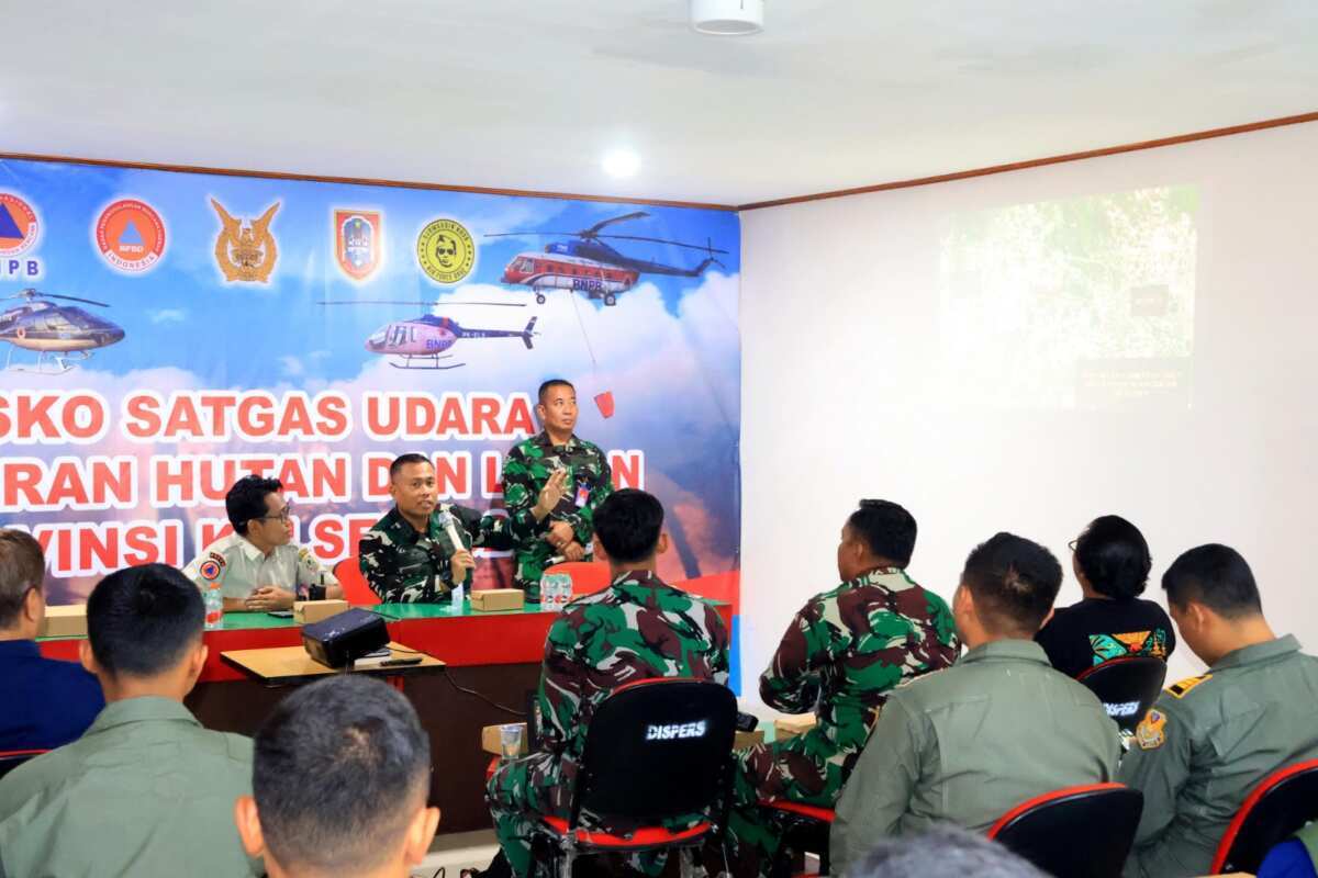 Pantau Dari Langit, Lanud Sjamsudin Noor Dukung Patroli Udara Helikopter Caracal TNI AU Dalam Penanganan Karhutla di Kasel