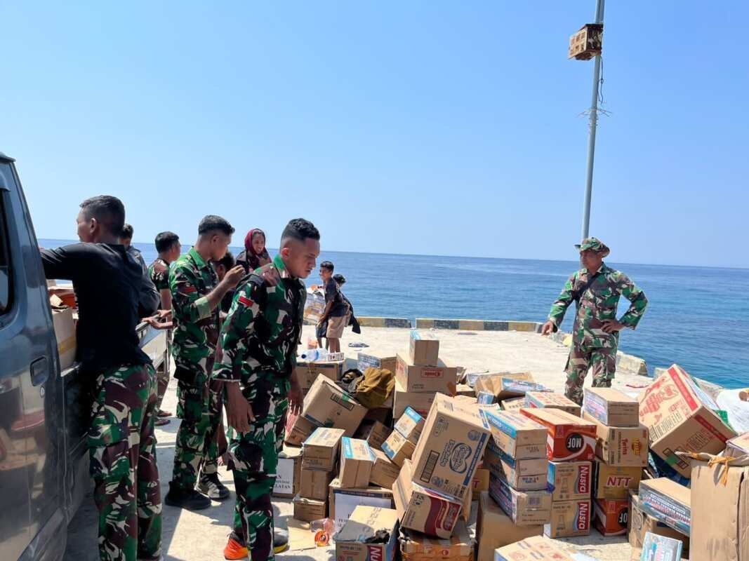 Hari Keenam Belas Penanganan Gempa NTT, 8.126 Personel TNI Dikerahkan dan 1.011,756 Ton Bantuan Disalurkan Hari Keenam Belas Penanganan Gempa NTT, 8.126 Personel TNI Dikerahkan dan 1.011,756 Ton Bantuan Disalurkan