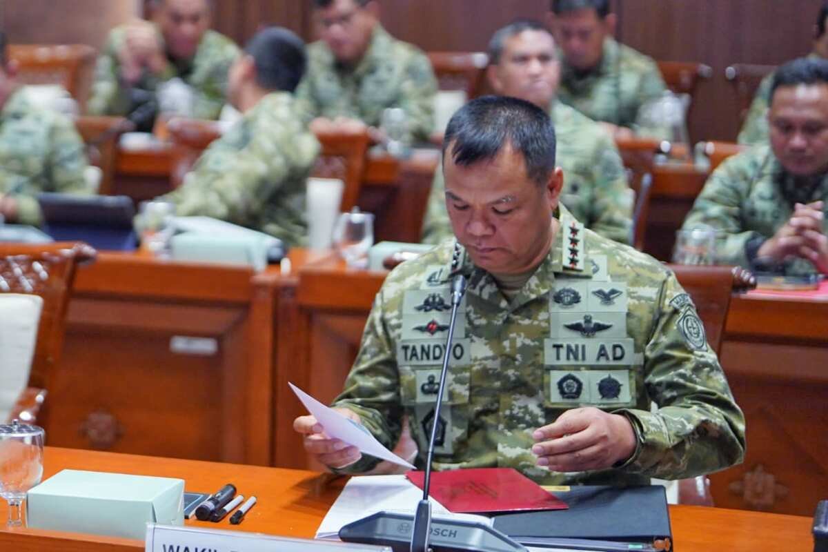 Wapang TNI Dampingi Menhan RI dalam Rapat Kerja Bersama Komisi I DPR RI Wapang TNI Dampingi Menhan RI dalam Rapat Kerja Bersama Komisi I DPR RI