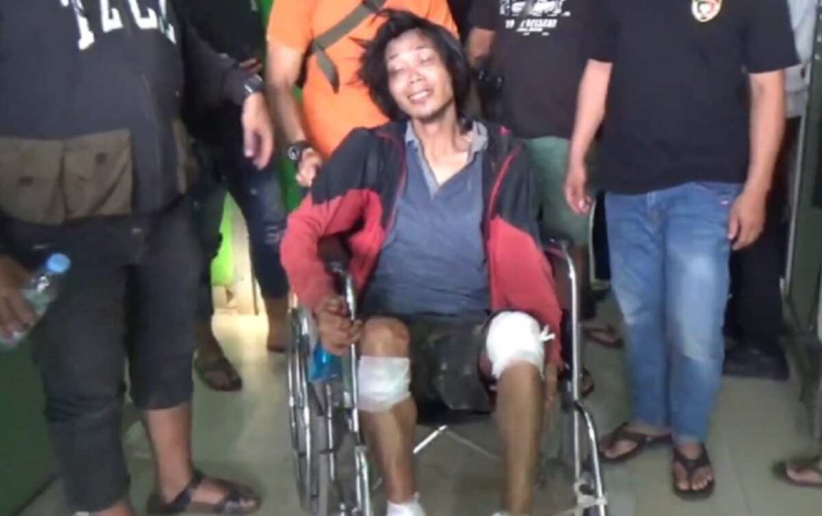 Pelaku Begal Sadis yang Menembak Pelajar Ditangkap Pelaku Begal Sadis yang Menembak Pelajar Ditangkap