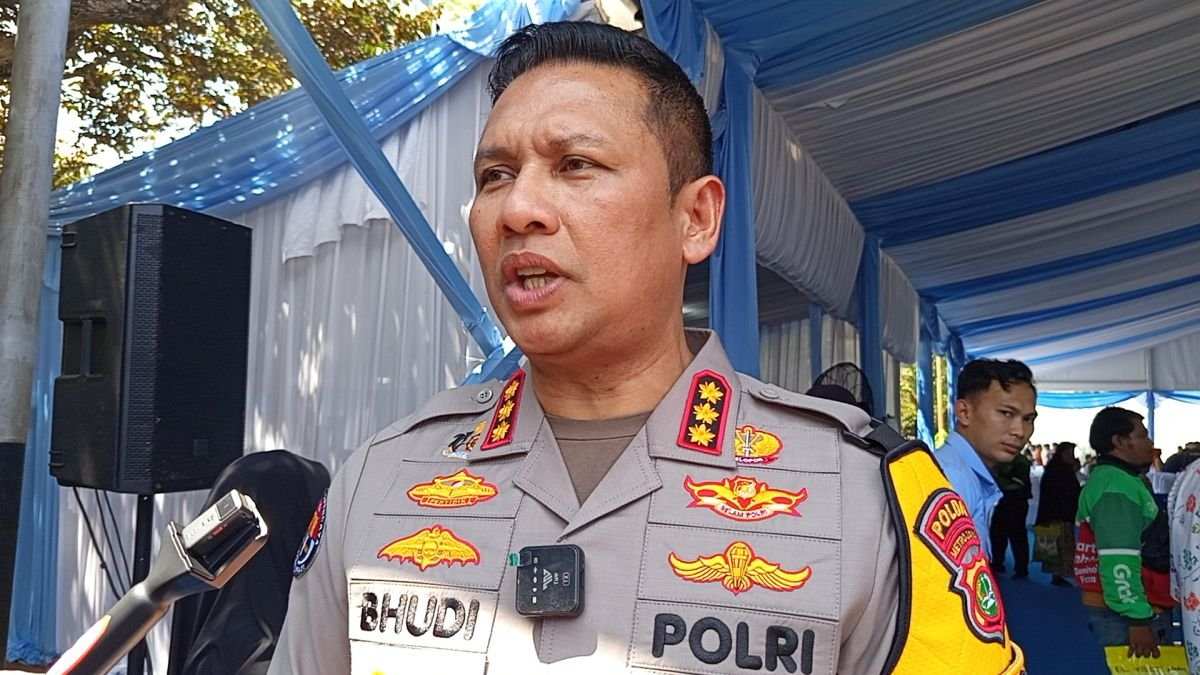 Kecelakaan Mobil Pikap di Depan Gerbang DPR: Sopir Diduga Terpengaruh Alkohol Kecelakaan Mobil Pikap di Depan Gerbang DPR: Sopir Diduga Terpengaruh Alkohol