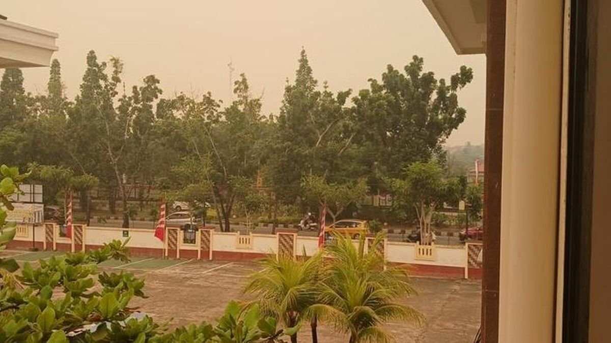 Mengungkap Fenomena Langit Kuning Kecokelatan di Pontianak