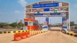 Tarif Baru di Gerbang Tol Cipeundeuy Tarif Baru di Gerbang Tol Cipeundeuy
