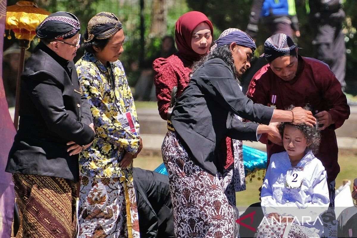 Ritual Potong Rambut Gimbal dalam Dieng Culture Festival 2026