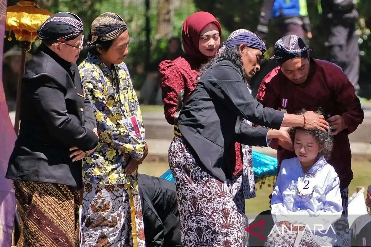 Ritual Potong Rambut Gimbal dalam Dieng Culture Festival 2026