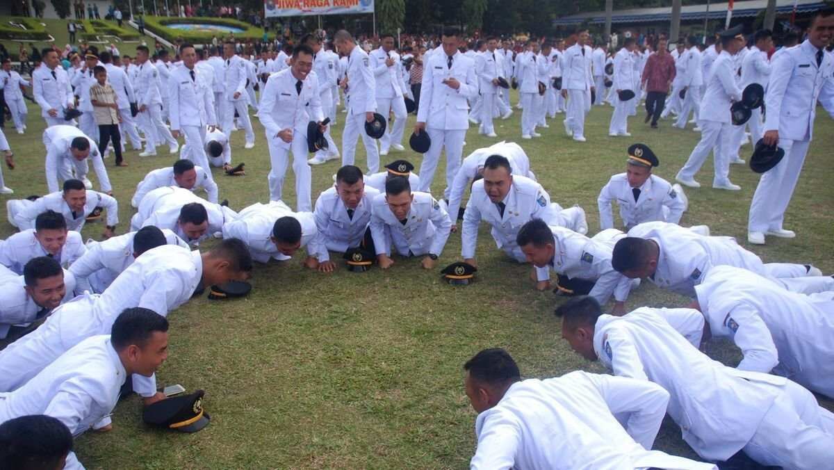 Panduan Lengkap Tes Kesamaptaan Sekolah Kedinasan Panduan Lengkap Tes Kesamaptaan Sekolah Kedinasan