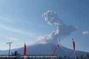 Erupsi Gunung Lewotobi Laki-Laki Mengguncang Daerah Sekitar