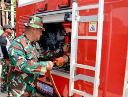 Perkuat Kesiapsiagaan Dalam Menangani Karhutla, Personel Lanud Sjamsudin Noor Asah Kemampuan Operasikan Kendaraan Pemadam Kebakaran