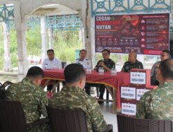 TIM PENYULUH KARHUTLA MABES TNI BERSAMA PASIS DIKREG SESKO TNI 56 EDUKASI WARGA BUKIT PINANG CEGAH KARHUTLA DI WILAYAH SAMARIDA
