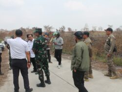 TIM PENYULUH KARHUTLA MABES TNI BERSAMA PASIS DIKREG SESKO TNI 56 EDUKASI WARGA BUKIT PINANG CEGAH KARHUTLA DI WILAYAH SAMARIDA