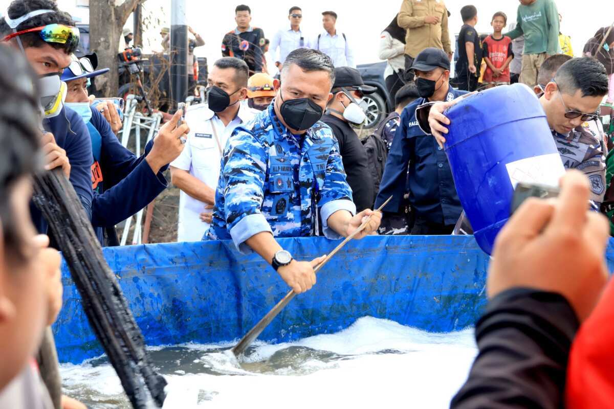 Gunakan Cairan Khusus, Metode Undercooling Dikerahkan; Gubernur, Danlanud, dan Forkopimda Kalsel Bersinergi di Titik Api Atasi Karhutla Gunakan Cairan Khusus, Metode Undercooling Dikerahkan; Gubernur, Danlanud, dan Forkopimda Kalsel Bersinergi di Titik Api Atasi Karhutla