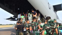Hari Kedua Puluh Penanganan Gempa NTT, TNI Kirim 1.080,013 Ton Bantuan