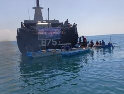 KRI Bawal-875 Salurkan Bantuan Kemanusiaan Bagi Korban Gempa NTT dan Flores