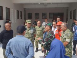 DANREM 091/ASN DIDAMPINGI DANDIM 0901/SAMARINDA PASTIKAN KEBUTUHAN AIR BERSIH SISWA SEKOLAH RAKYAT TERPENUHI