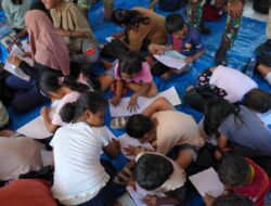 Puspsi TNI Bersama Kodim 1612/Manggarai dan Yonif TP 834/WM Berikan Trauma Healing kepada Penyintas Gempa
