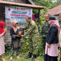 TNI Gencarkan Penyuluhan Door to Door Cegah Karhutla di Kabupaten Sambas