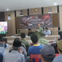 Tim Penyuluh Mabes TNI Edukasi Tomas, Toga dan Todat Samarinda Seberang tentang Pencegahan Karhutla