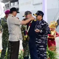 Wakil Panglima TNI Dampingi Menhan Sambut Kedatangan ITS Giuseppe Garibaldi