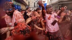 Perayaan La Tomatina di Spanyol Perayaan La Tomatina di Spanyol
