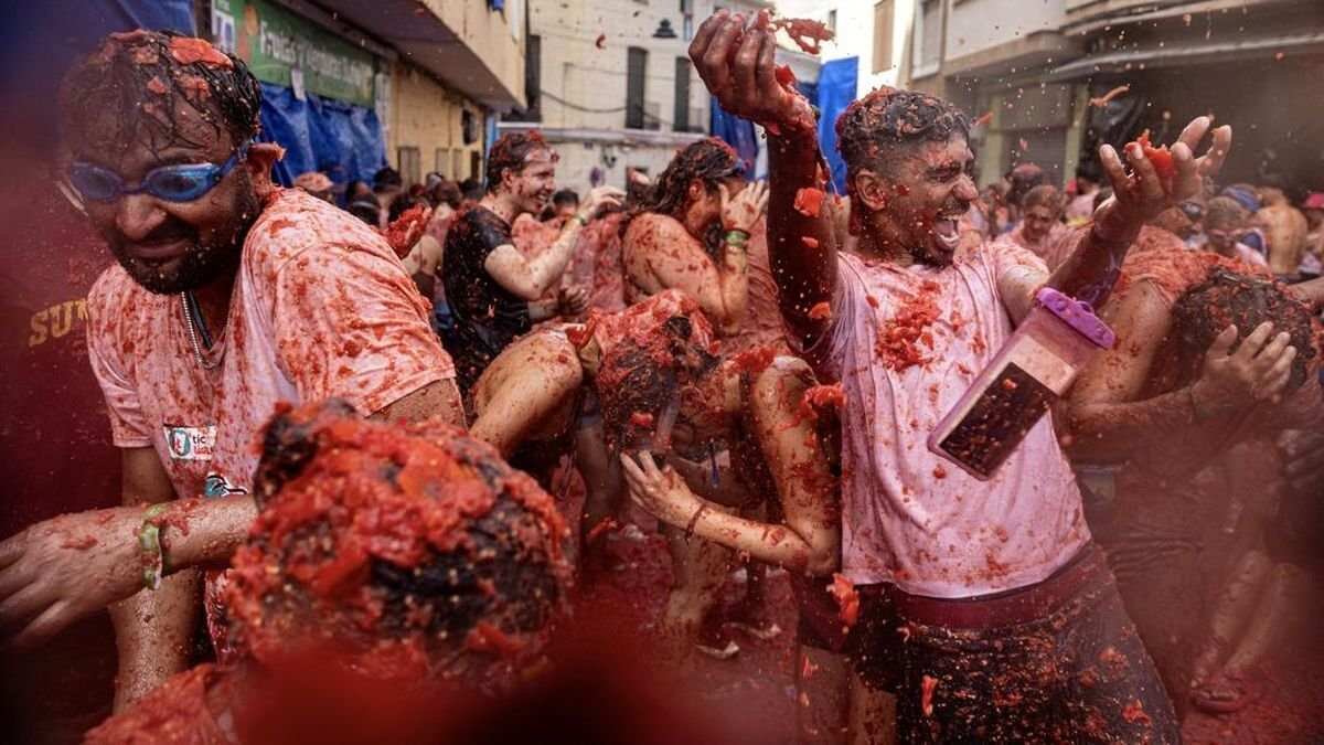 Perayaan La Tomatina di Spanyol Perayaan La Tomatina di Spanyol