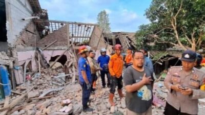 Kejadian Tragis Ambruknya Gedung Badminton Hogwan di Brebes Kejadian Tragis Ambruknya Gedung Badminton Hogwan di Brebes