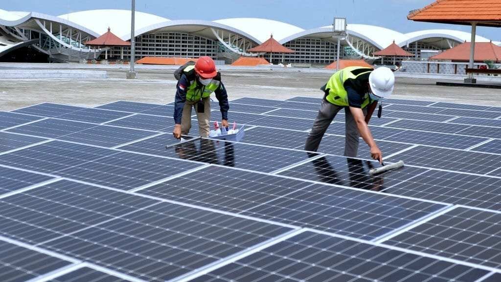 Implikasi Megaproyek PLTS 100 GW untuk Ketahanan Energi Indonesia