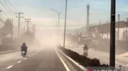 Pengaruh Erupsi Gunung Sinabung Terhadap Kota Berastagi Pengaruh Erupsi Gunung Sinabung Terhadap Kota Berastagi