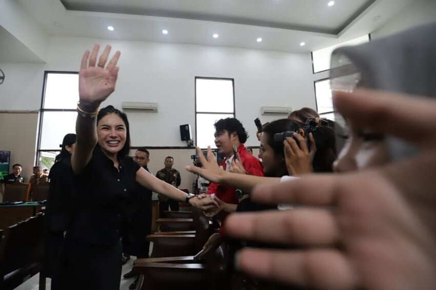 Dukungan Rieke Diah Pitaloka untuk Nikita Mirzani dalam Proses Hukum Dukungan Rieke Diah Pitaloka untuk Nikita Mirzani dalam Proses Hukum