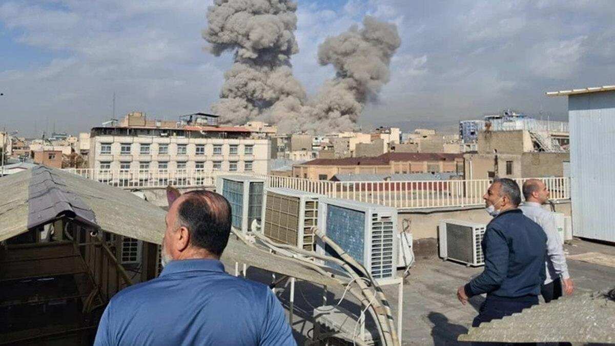 Serangan AS di Acara Pernikahan Iran: Empat Tewas dan Puluhan Terluka Serangan AS di Acara Pernikahan Iran: Empat Tewas dan Puluhan Terluka