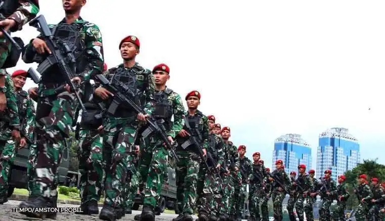 Membangun Kesempatan: Suku Dayak dan Penerimaan di TNI