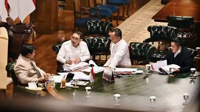 Usulan Pemberian Gelar Kehormatan oleh Fadli Zon kepada Prabowo Usulan Pemberian Gelar Kehormatan oleh Fadli Zon kepada Prabowo