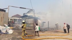 Kebakaran di Kedoya Selatan: 20 Lapak Hangus Diduga Akibat Korsleting