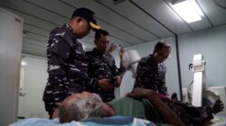 Kapal Rumah Sakit KRI Dr. Soeharso Tangani Pasien Patah Tulang Korban Gempa NTT