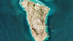Ledakan Dekat Pulau Kharg: Laporan Tentang Serangan Terhadap Tanker Iran