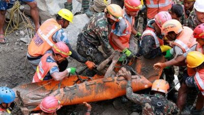 Dua Orang Diselamatkan Setelah Sembilan Hari Terjebak di Lumpur Banjir Nepal
