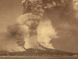 Aktivitas Gunung Anak Krakatau dan Kenangan Erupsi 1883