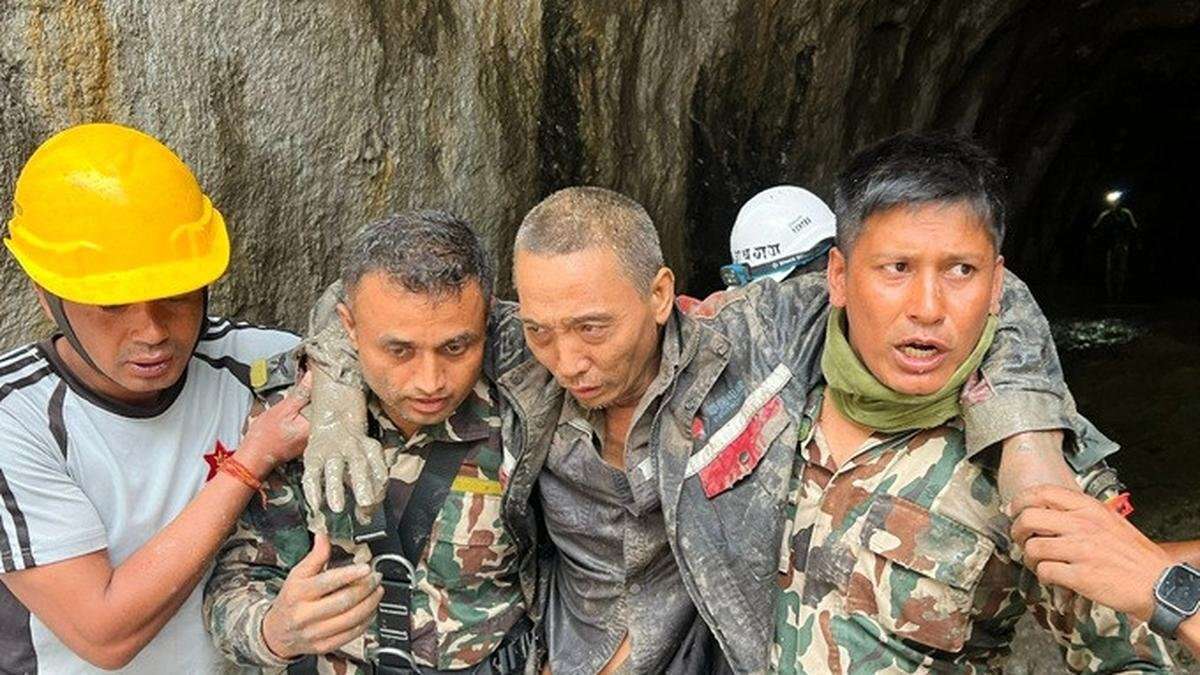 Korban Selamat dari Banjir Bandang di Nepal: Keajaiban di Tengah Musibah
