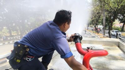 Penyemprotan Jalan di Kabupaten Bogor untuk Kurangi Dampak Abu Vulkanik