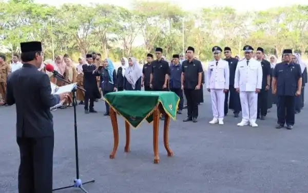 Pelantikan Pejabat Pemkot Cirebon: Wali Kota Tegaskan Jabatan Serius