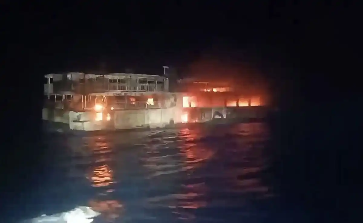 Kapal Ferry Terbakar di Palawan, Lima Tewas dan 87 Orang Hilang Kapal Ferry Terbakar di Palawan, Lima Tewas dan 87 Orang Hilang