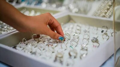 Pergerakan Harga Emas Perhiasan di Indonesia Habis Jumat Ini