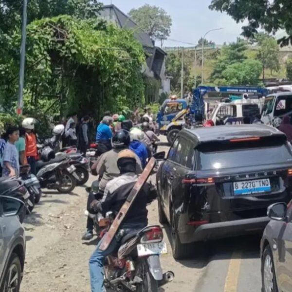 Kecelakaan di Jalan Raya KSU Depok: Proses Evakuasi Sukses Namun Lalu Lintas Masih Macet