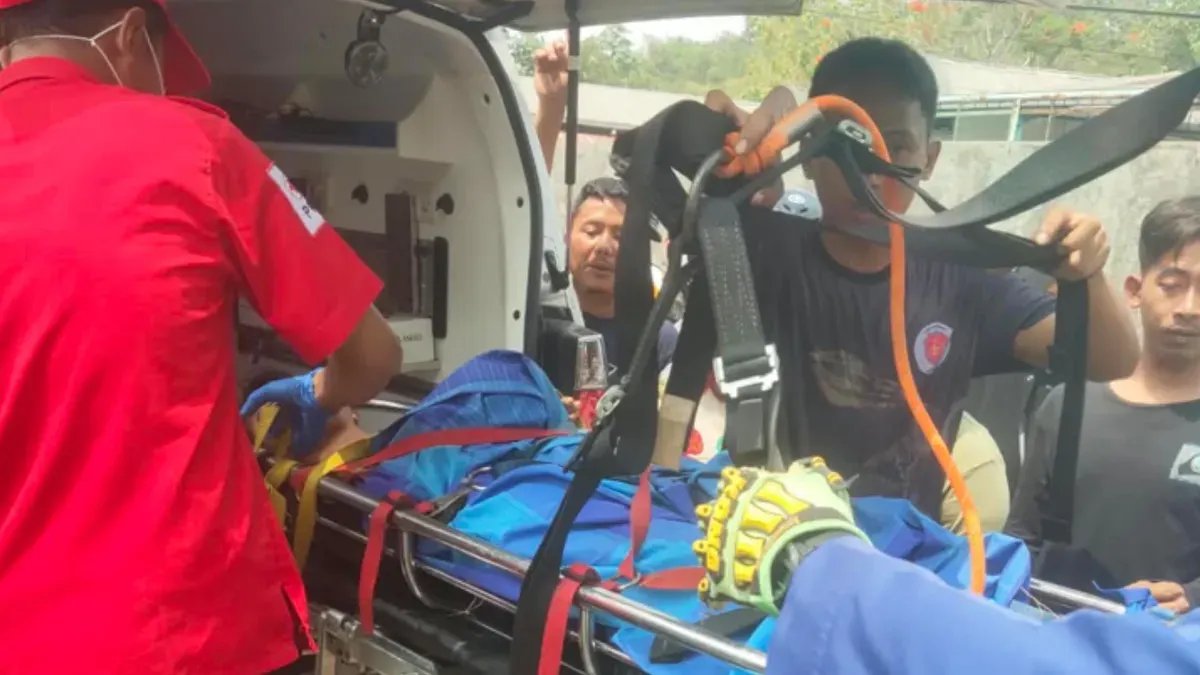 Kecelakaan Mobil Elf di Kali Cikumpa: 13 Penumpang Terluka