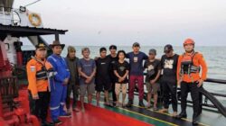 Delapan ABK Tugu Boat Selamat Usai Kapal Tenggelam di Perairan Bawean