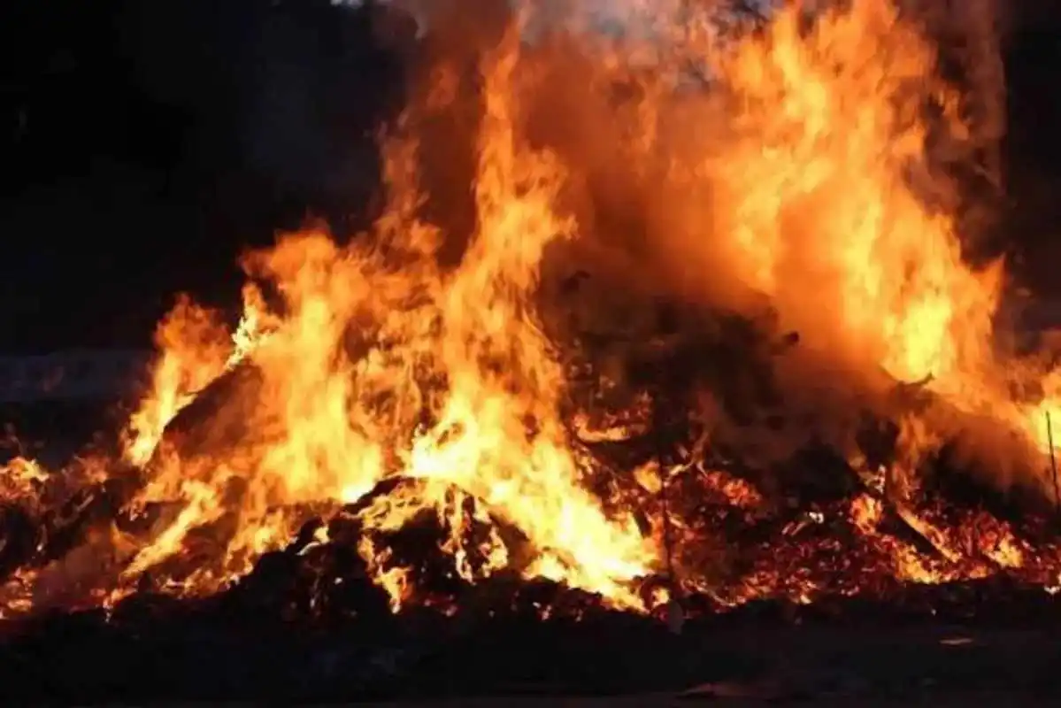 Kebakaran Hebat di Kosambi: 20 Gudang Terbakar, Pemadam Dikerahkan